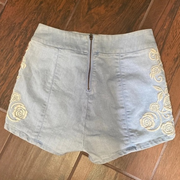 Urban Outfitters Kimchi Blue High Rise Shorts Embroidered - Picture 4 of 5